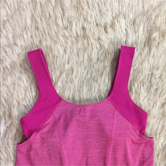 Lululemon athletic top with sports bra. Size 6US - Picture 2 of 8